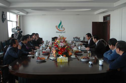 瓜州縣、金塔縣領(lǐng)導(dǎo)來公司慰問