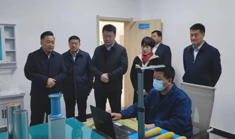 酒泉市政府黨組成員、副市長哈里別克來敦煌種業(yè)調(diào)研指導(dǎo)工作